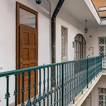 Old Town Petrska شقة